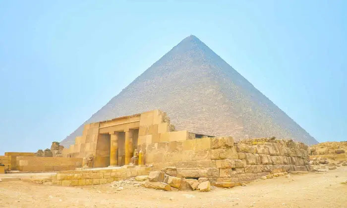 THE TOMB OF QUEEN MERESANKH III ON THE GIZA PLATEAU
